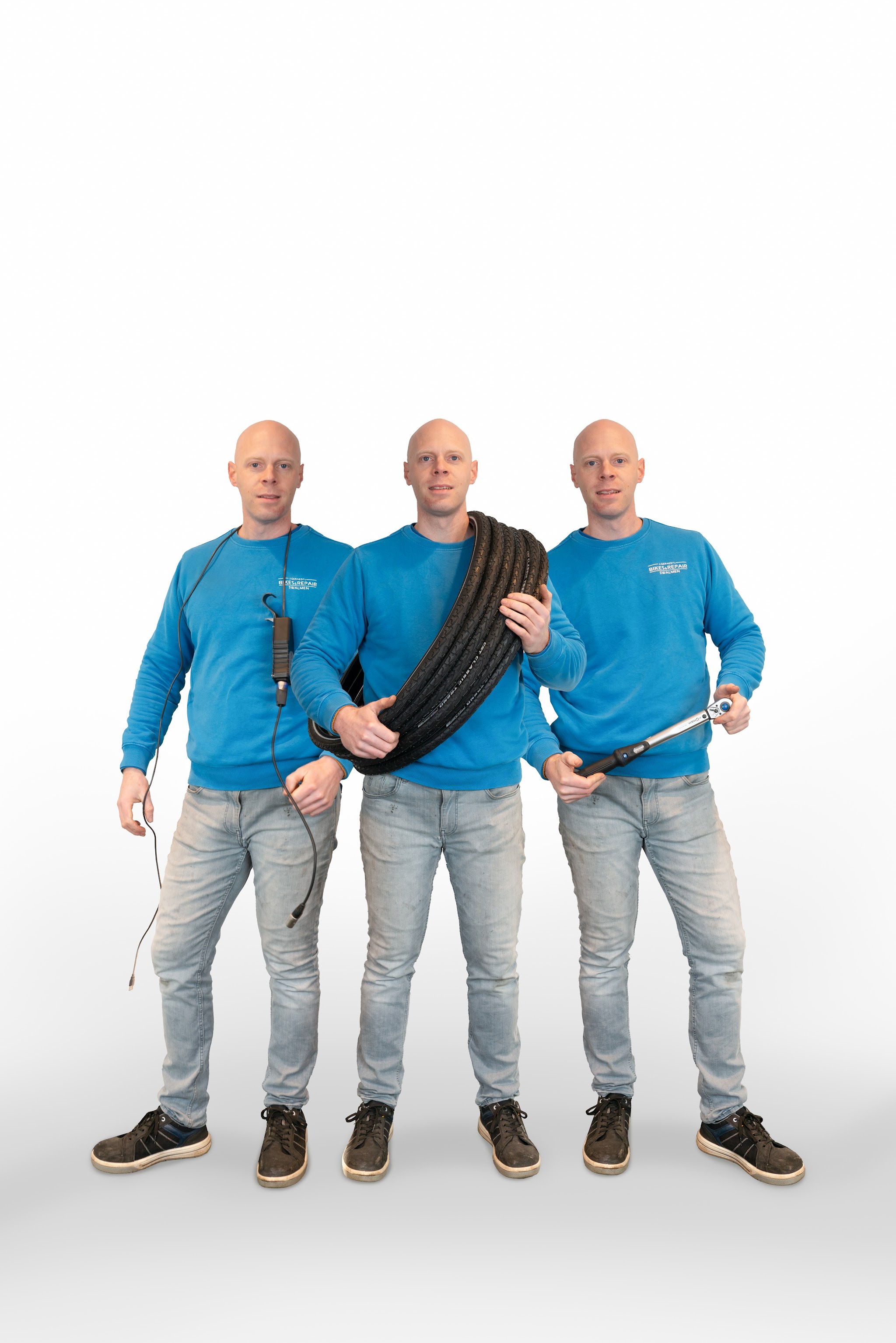 Jan Geraedts in zijn blauwe werktrui, drie keer in een studio-opname